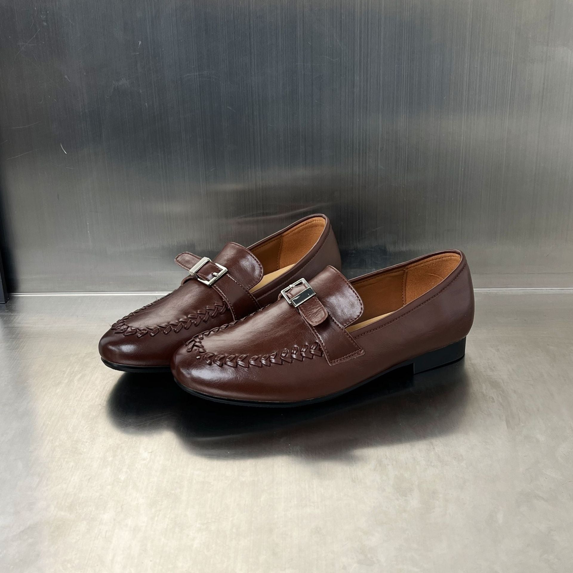 Damen Elegante Mokassins aus hochwertigem Leder mit stilvoller Schnallenverzierung R&B