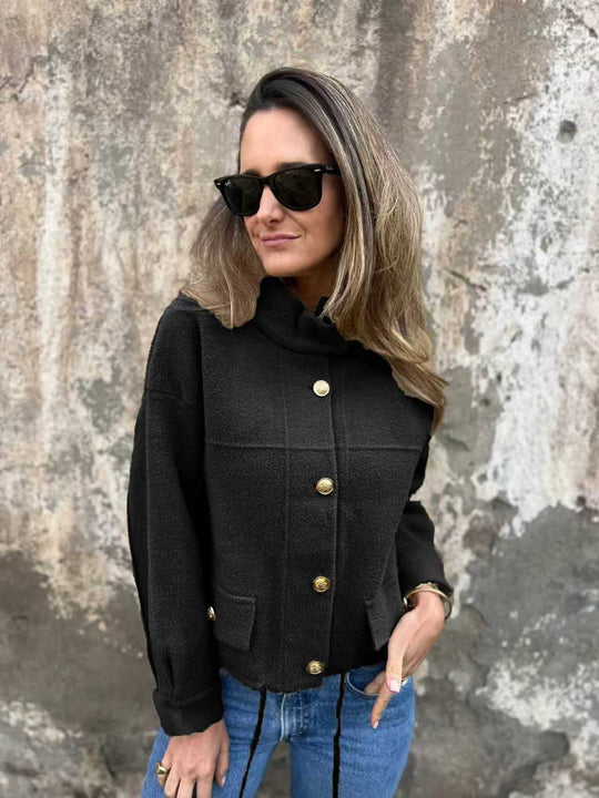 Damen Kurze Jacke mit dekorativen Knöpfen und praktischen Taschen R&B