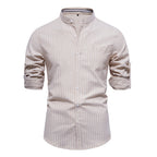 Herren gestreiftes Hemd im modischen Henley-Stil mit Brusttasche und rollbaren Ärmeln