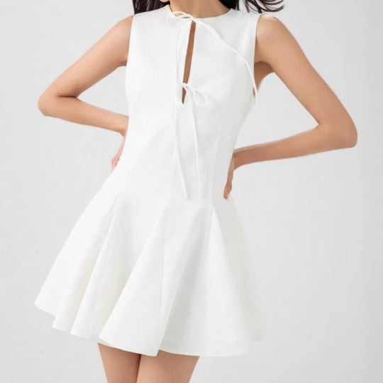 Damen Freizeitkleid mit raffinierten Knoten-Details und schwingendem Saum R&B