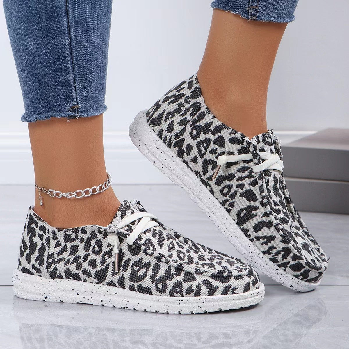 Damen Sneakers im modernen Schwarz-Weiß-Tiermotiv R&B
