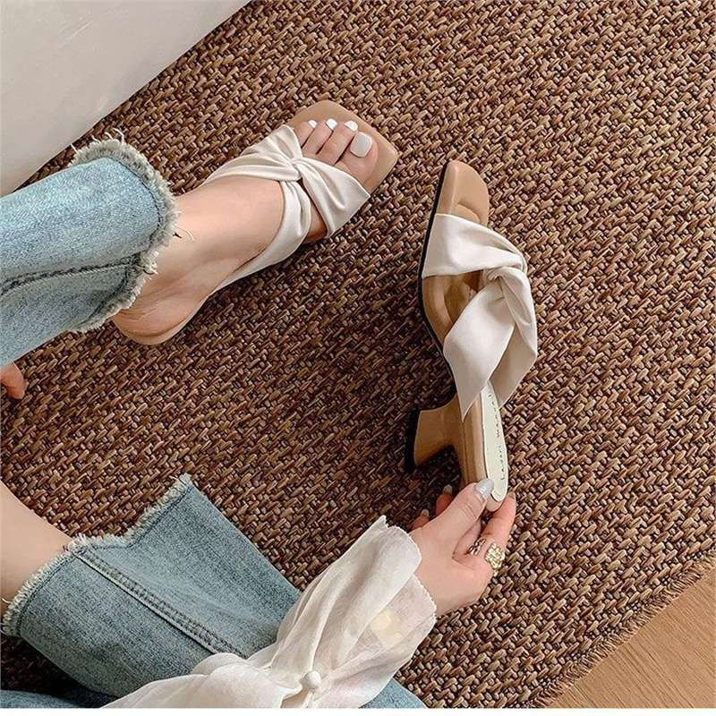 Damen elegante Slipper mit kunstvollem Knoten-Riemendesign R&B