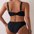 Damen eleganter Bikini mit dekorativen Goldakzenten und einzigartigem Design R&B