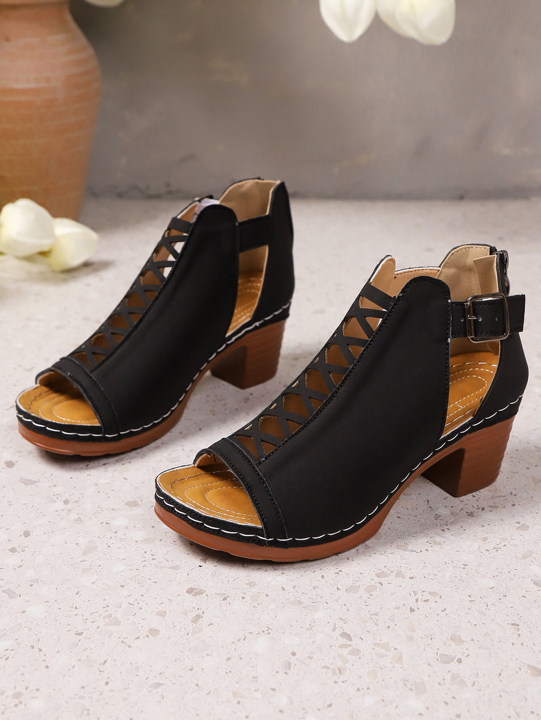 Damen nan Riemchen-Sandalette mit gekreuztem Riemchenmuster, Fersenreißverschluss und gepolstertem Komfortfußbett R&B
