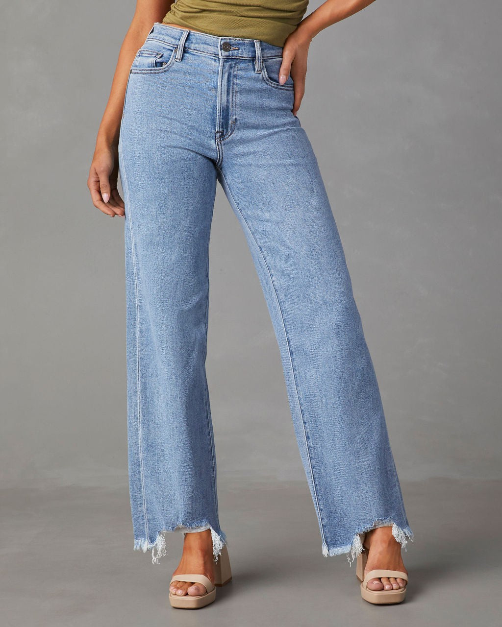 Damen Weite Jeans mit fransigem Saum R&B