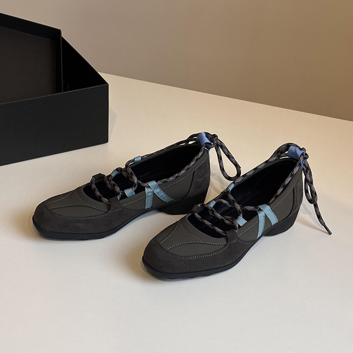 Damen bequeme Mokassins mit raffinierten Schnürdetails und komfortabler Sohle R&B