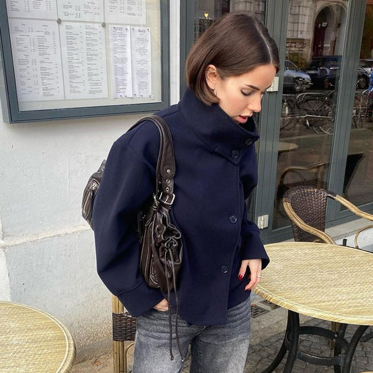 Damen Kurze Jacke mit hohem Kragen und Knopfverschluss R&B