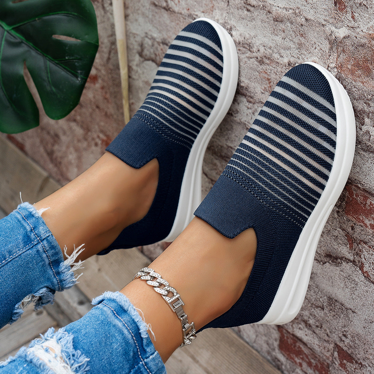 Damen Slip-On Sneakers mit flexiblem Obermaterial und rutschfester Sohle R&B
