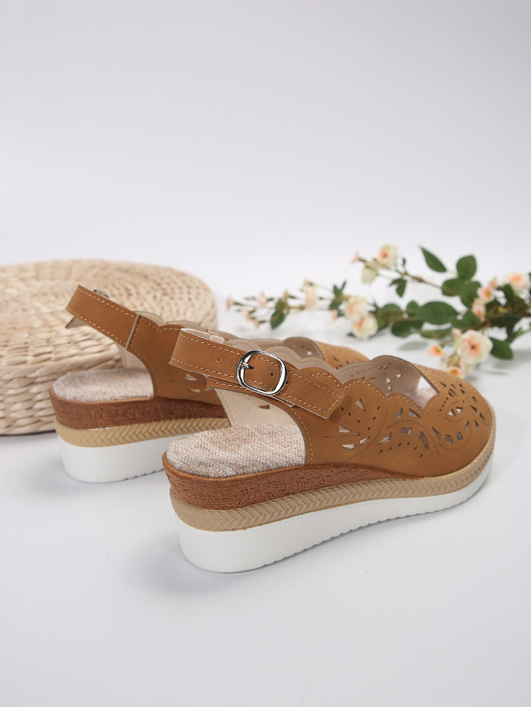 Damen Wedge-Sandalen mit elegantem Lochmuster und komfortabler Fußbettung R&B