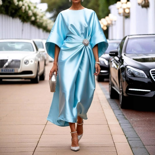 Damen nan elegantes Satin-Kaftan-Midikleid mit Kimonoärmeln seitlicher Drapage und Zierbrosche R&B