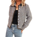 Damen gestrickte Kurzjacke mit modischem Streifenmuster und fluffigen Knöpfen R&B