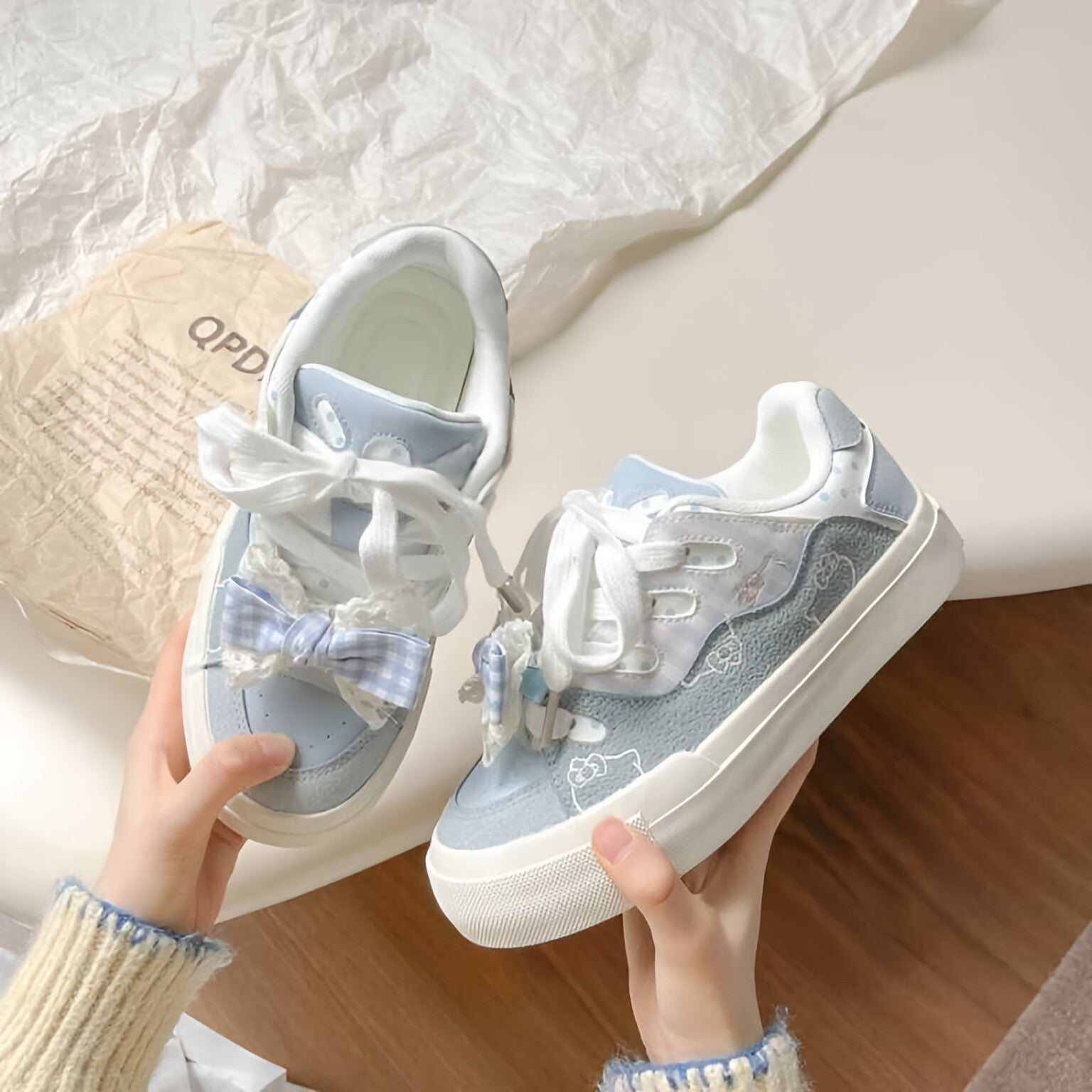 Damen Verspielte Sneakers mit Rüschendetail undem freundlichen Tiermotiven