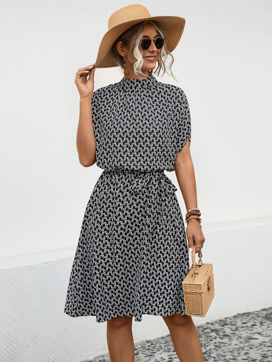 Damen Bogenmuster Kleid mit hohem Kragen und Bindegürtel R&B