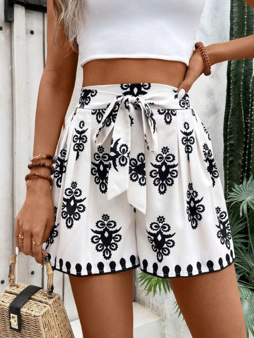 Damen Sommerliche Chino-Shorts mit Bindegürtel R&B