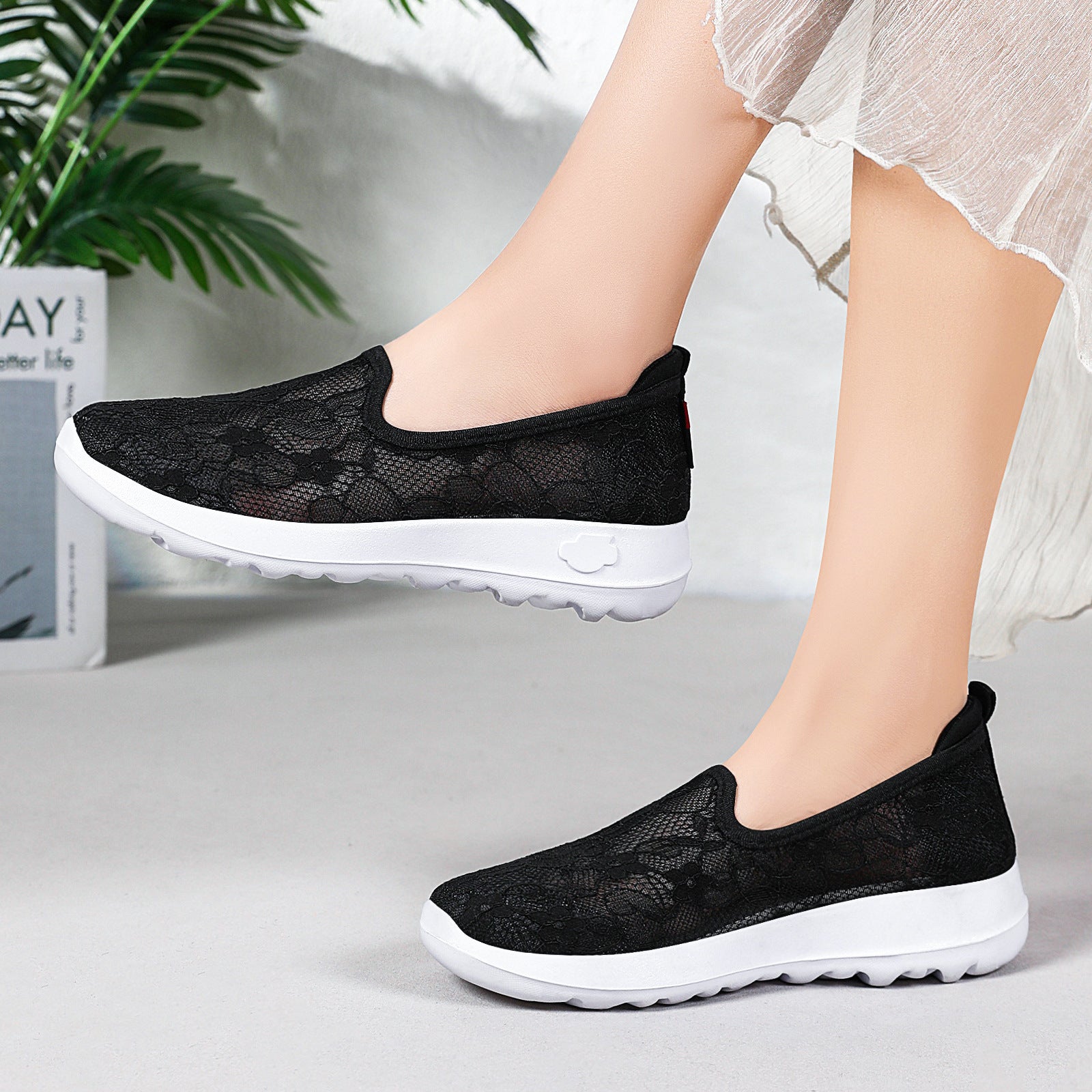Damen Elegante und bequeme Slip-On Sneakers mit Spitzenoberfläche