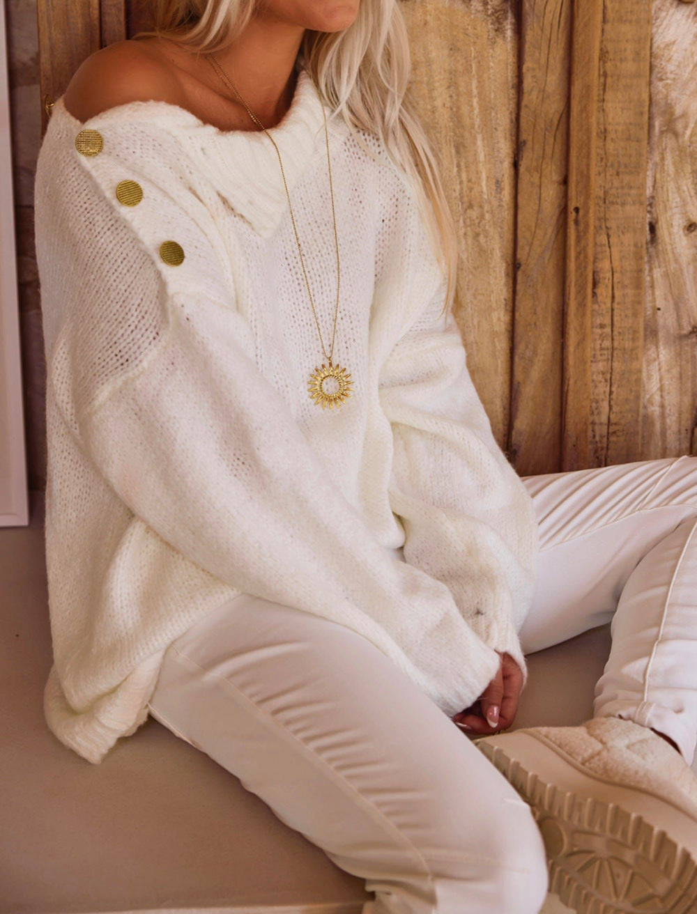 Damen Grobstrickpullover mit hohem Kragen und modischen Knopfdetails R&B