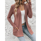 Damen Strickjacke mit wärmendem Rippenmuster und praktischen Taschen R&B