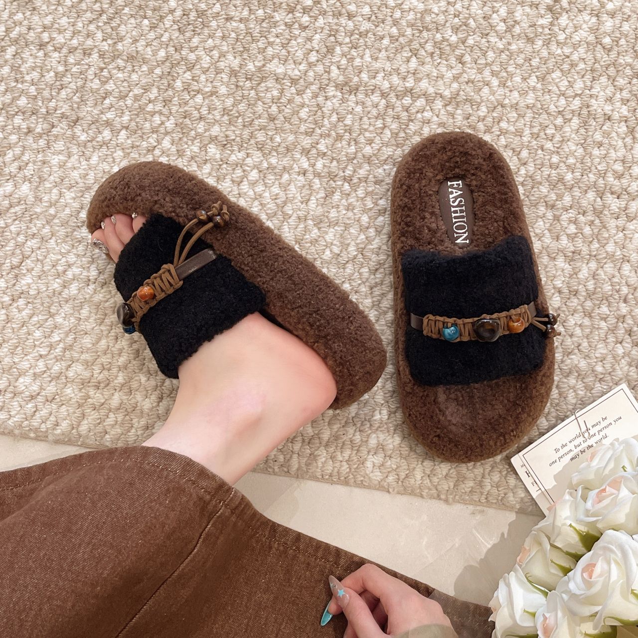 Damen Hausschuhe im Boho-Stil mit dekorativen Perlen EB