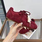 Damen Sportliche Sneakers mit weichem Wildleder-Obermaterial und modischem Schnürsystem R&B