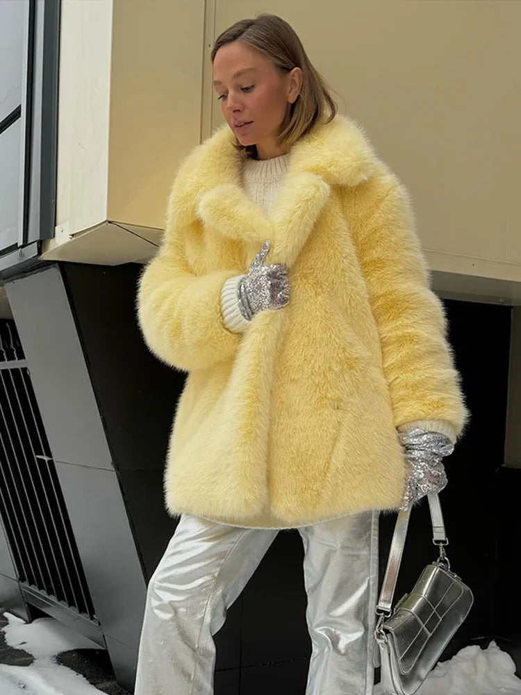 Damen Luxuriöse Fuchsimitatjacke mit elegantem Schnitt R&B