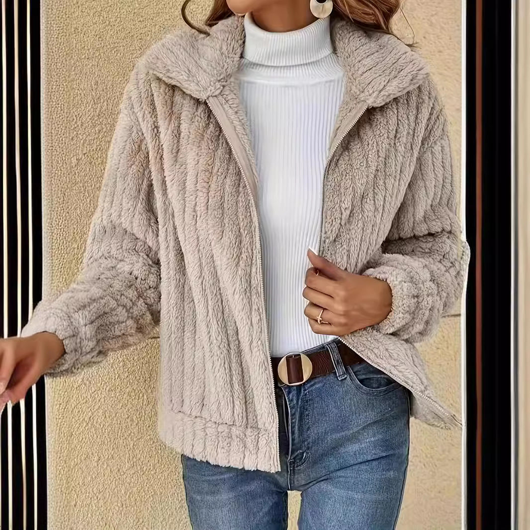 Damen Plüschjacke mit strukturiertem Design und hohem Kragen R&B