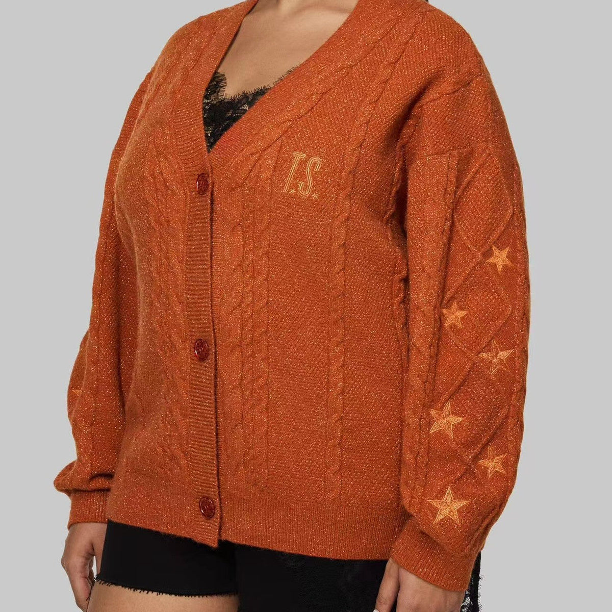 Damen nan großzügiger Grobstrick-Cardigan mit Zopfmuster, V-Ausschnitt und Sternstickereien R&B