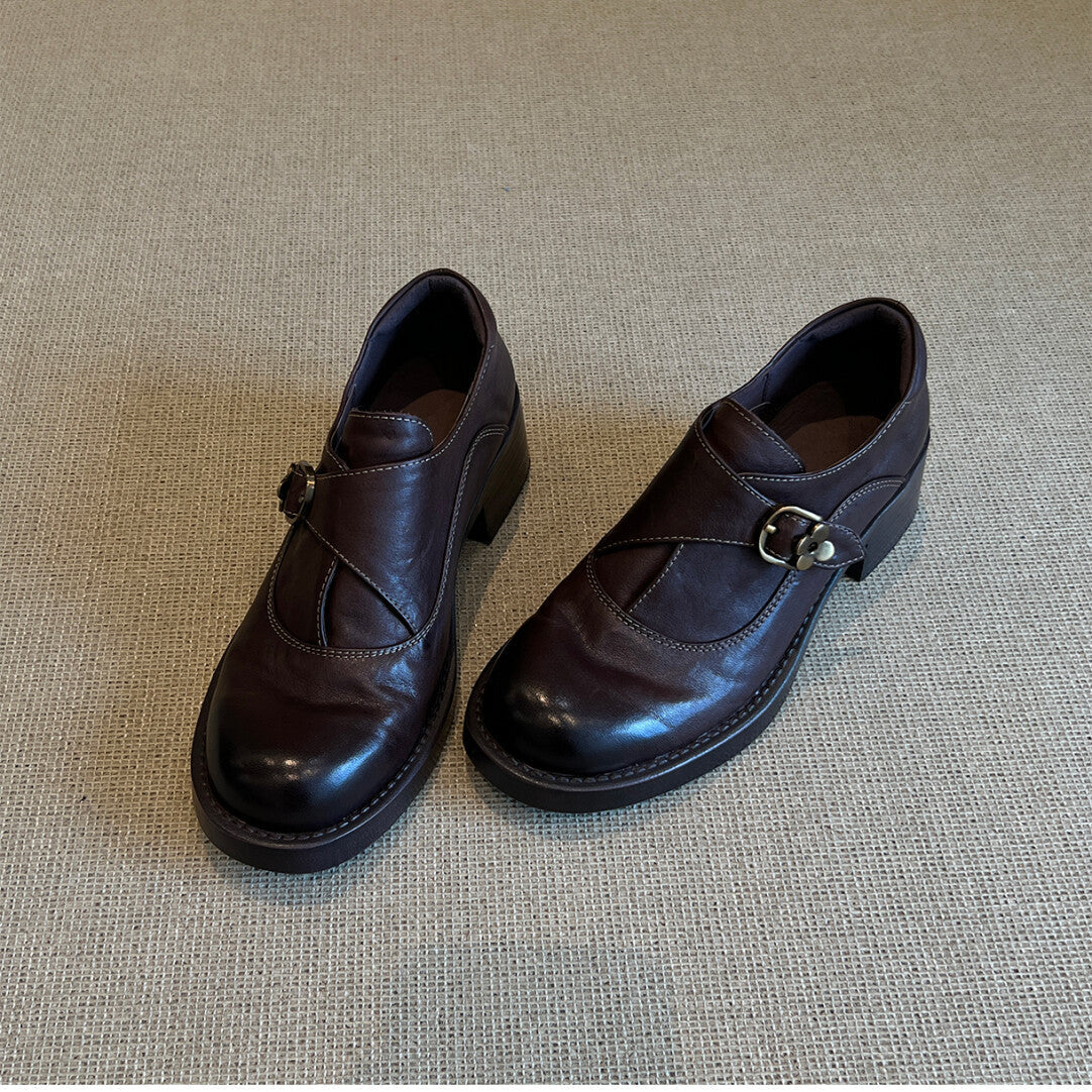 Damen schwarze Ankle Boots mit modischem Schnallenakzent und eleganter Absatzhöhe