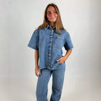 Damen Oversized Denim-Hemd mit kurzen Ärmeln und aufgesetzten Taschen R&B