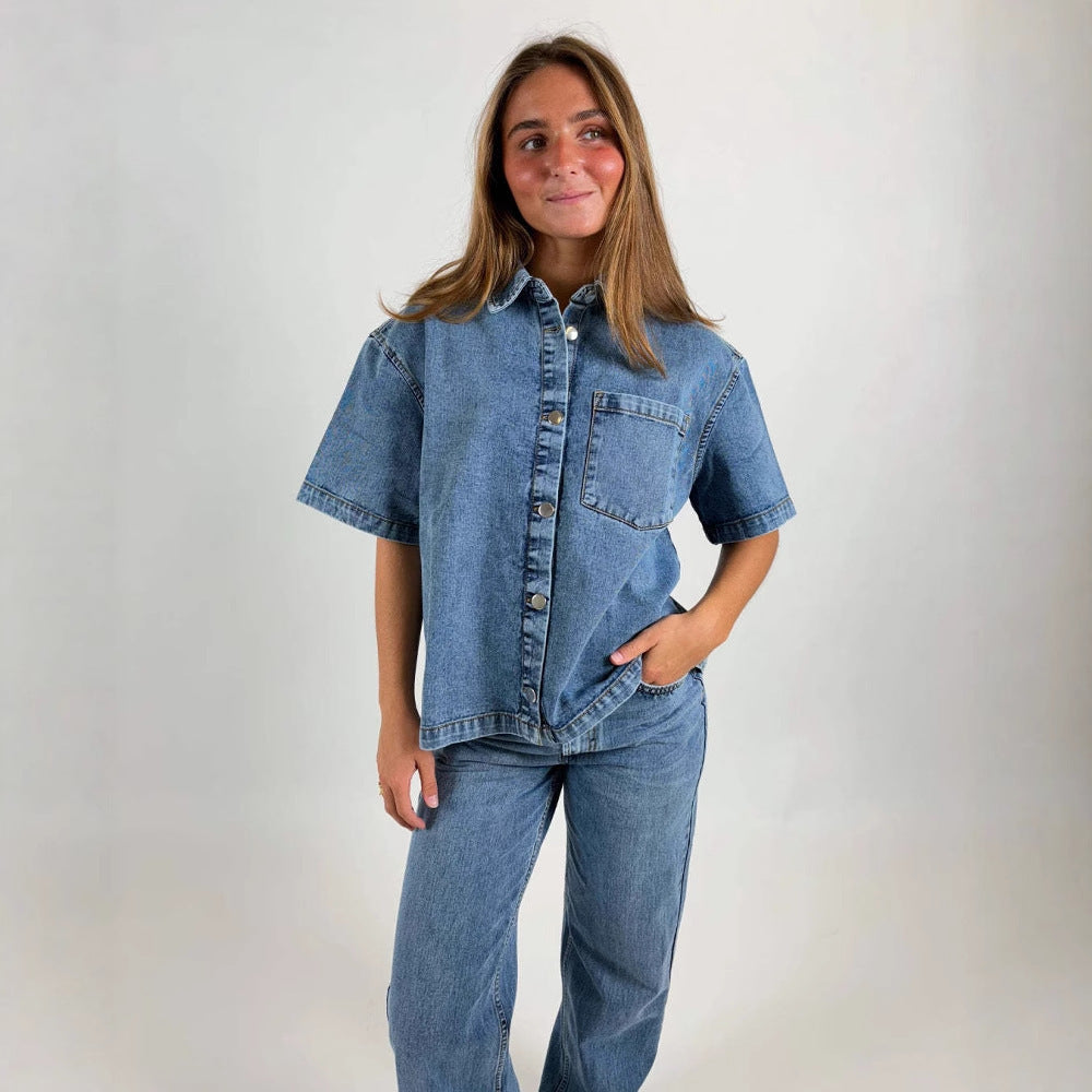 Damen Oversized Denim-Hemd mit kurzen Ärmeln und aufgesetzten Taschen R&B