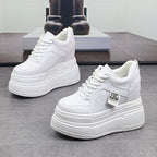 Damen Plattform Sneakers mit modischer Silhouette und stabiler Sohle