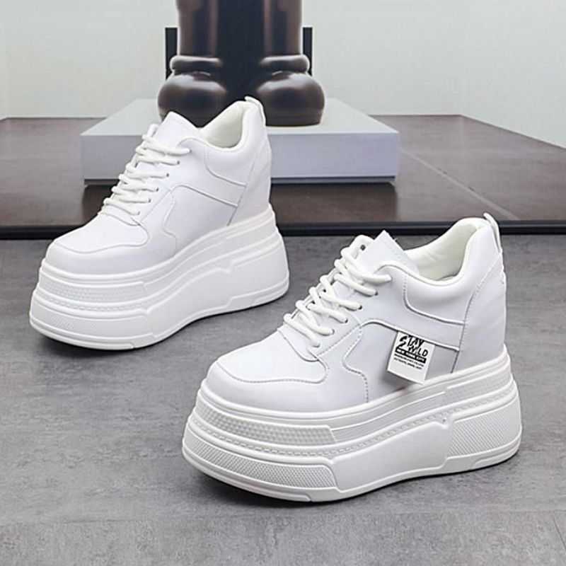 Damen Plattform Sneakers mit modischer Silhouette und stabiler Sohle