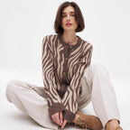 Damen Strickjacke mit elegantem ZR&Bradesign und Knopfdetails R&B
