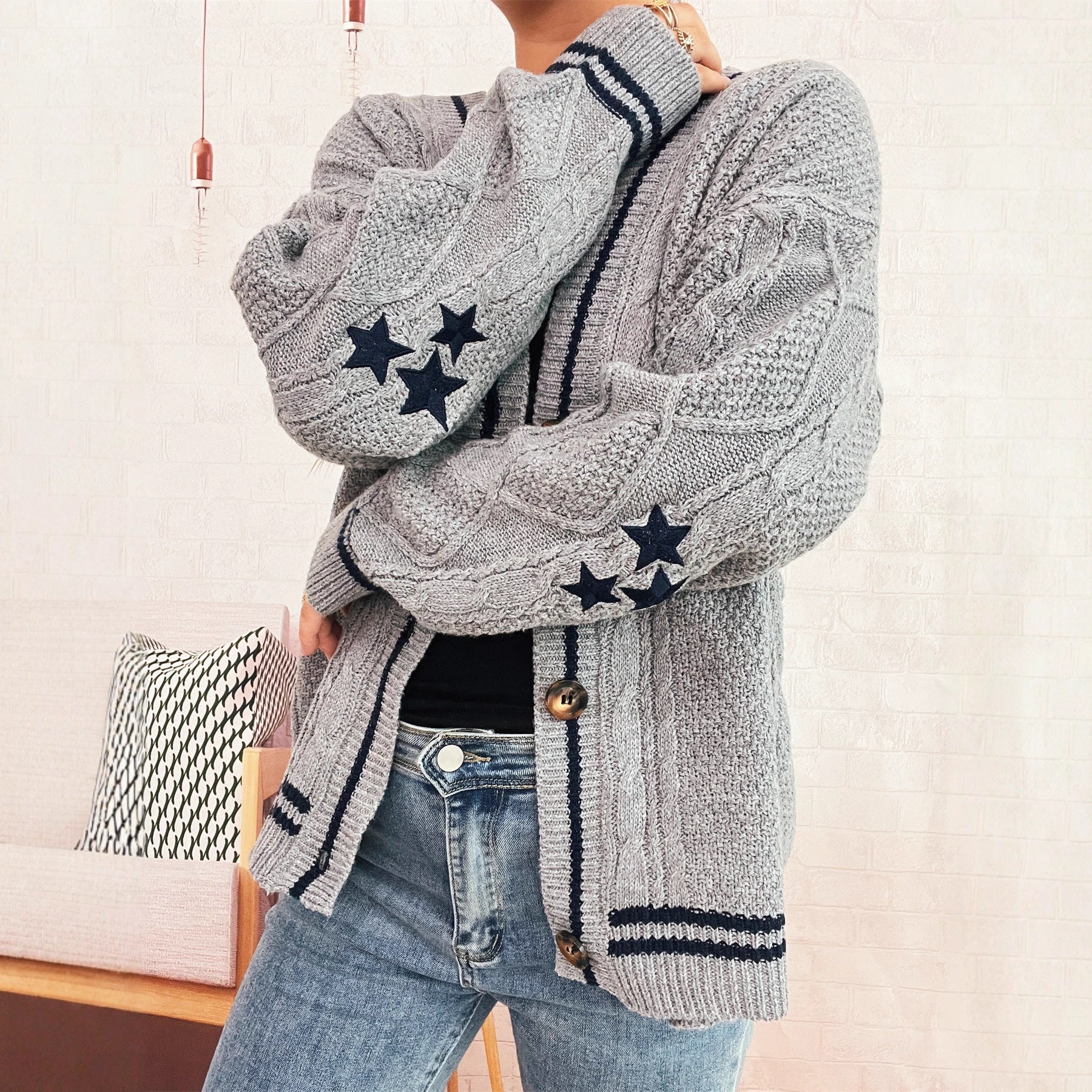 Damen gemütliche Strickjacke mit Sternen-Applikationen und modernen Details R&B