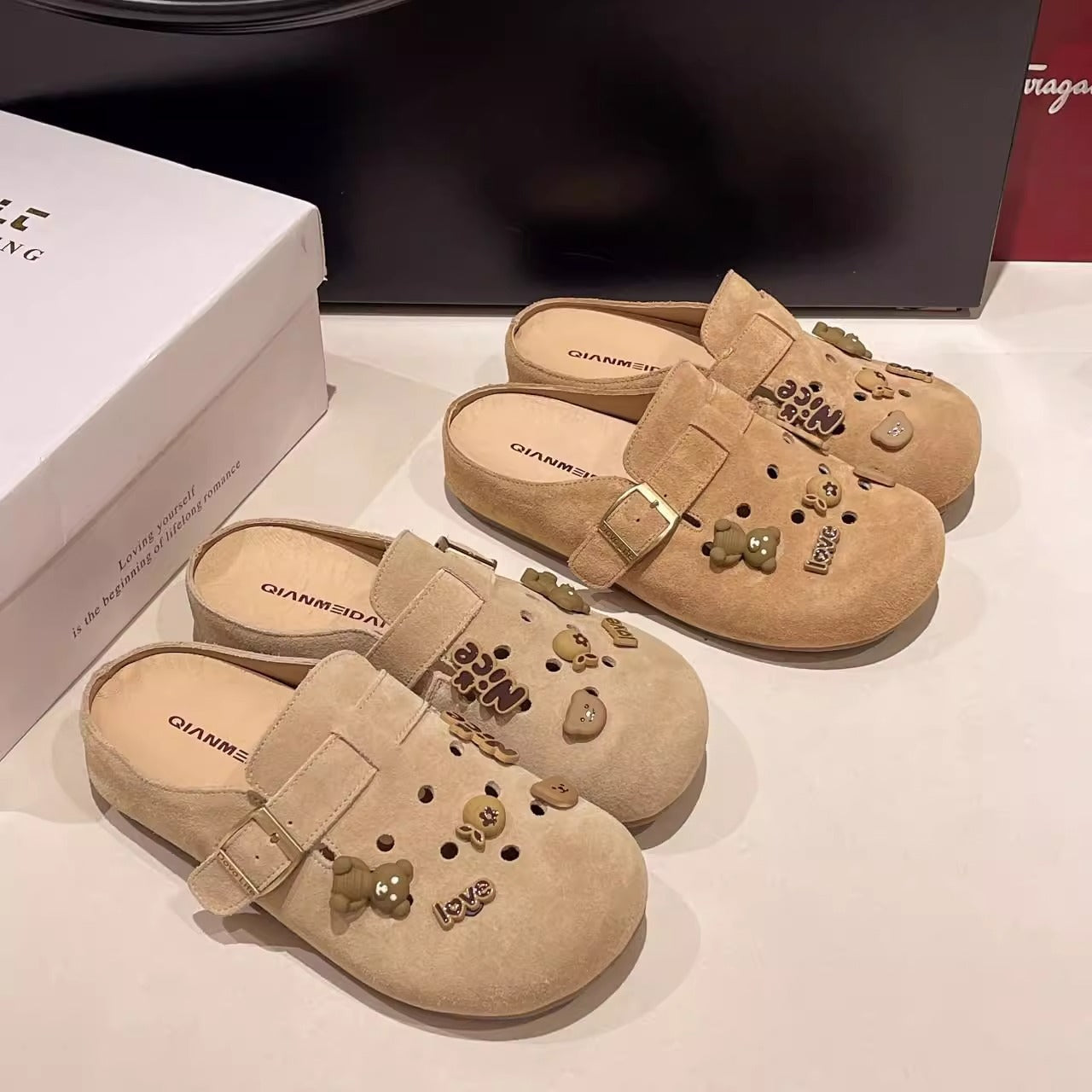 Damen Clogs mit modischem Riemendesign und verspieltem Dekor R&B