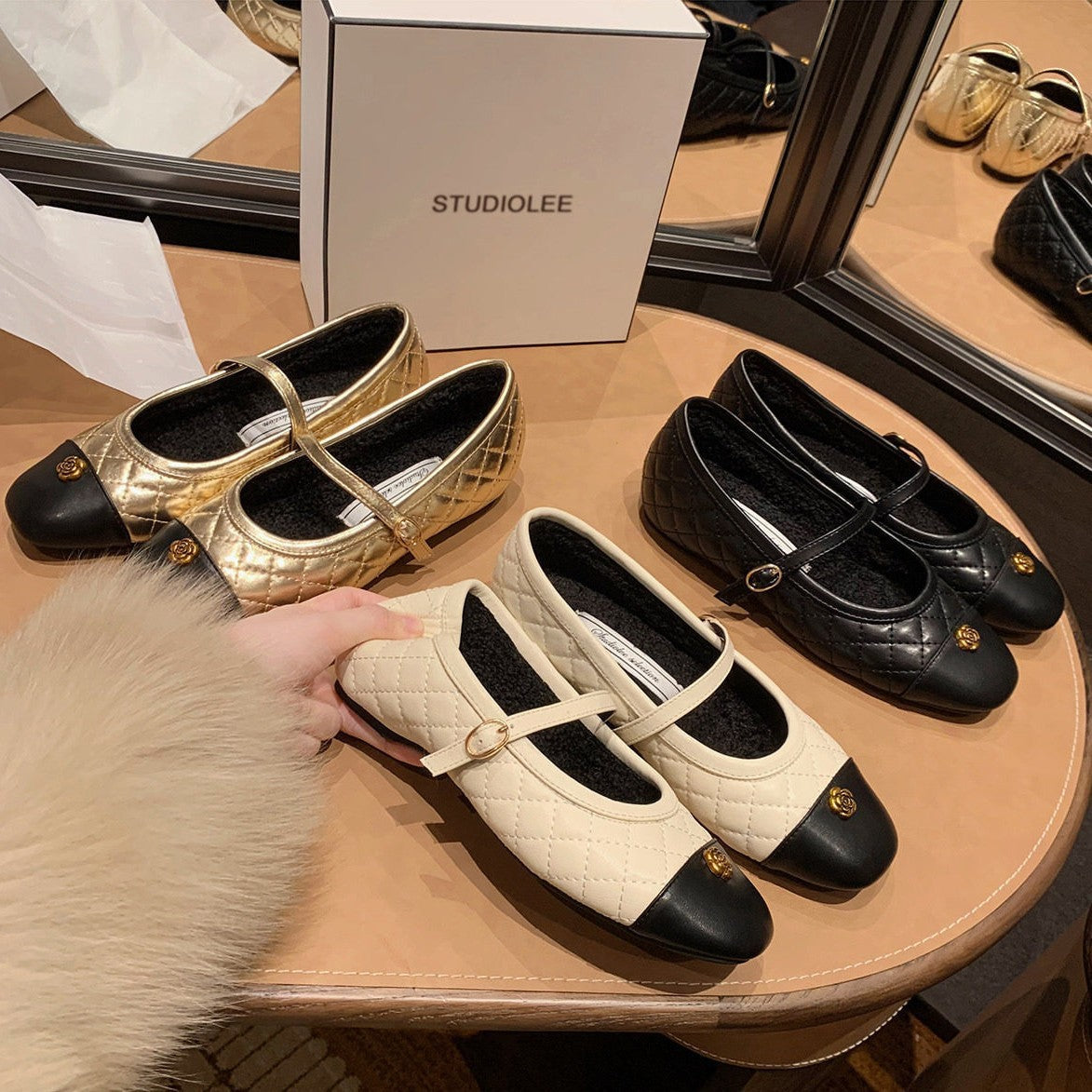 Damen Ballerinas mit glänzender Stepp-Optik und eleganter Riemchenverzierung