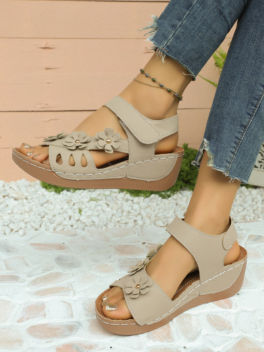 Damen komfortable Riemchen-Sandalen mit dekorativen Blumenapplikationen R&B