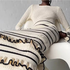 Damen Strickmaxikleid mit raffiniertem Lochmuster und kontrastierendem Streifen R&B