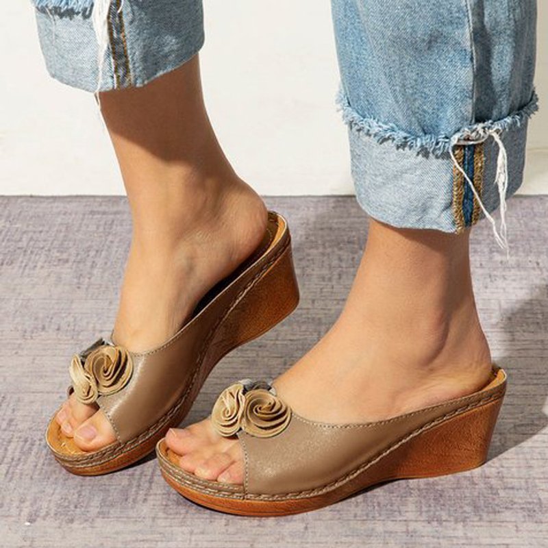 Damen Wedge-Pantoletten mit floralen Akzenten und gepolsterter Sohle R&B
