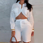 Damen lässiges Sommer-Outfit mit geknotetem Overshirt und Short R&B