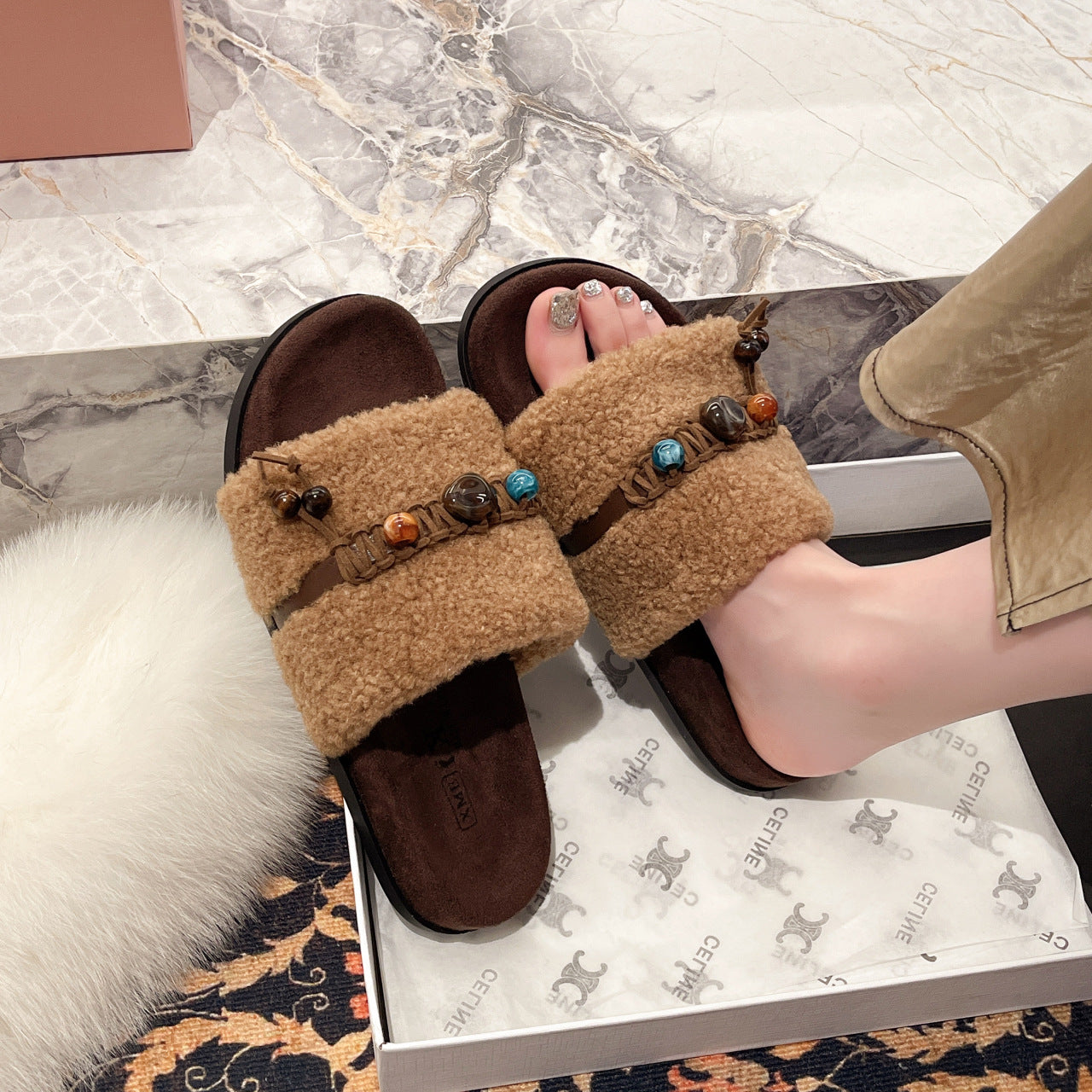 Damen Slipper mit kuscheligem Futter und dekorativer Perlenapplikation EB