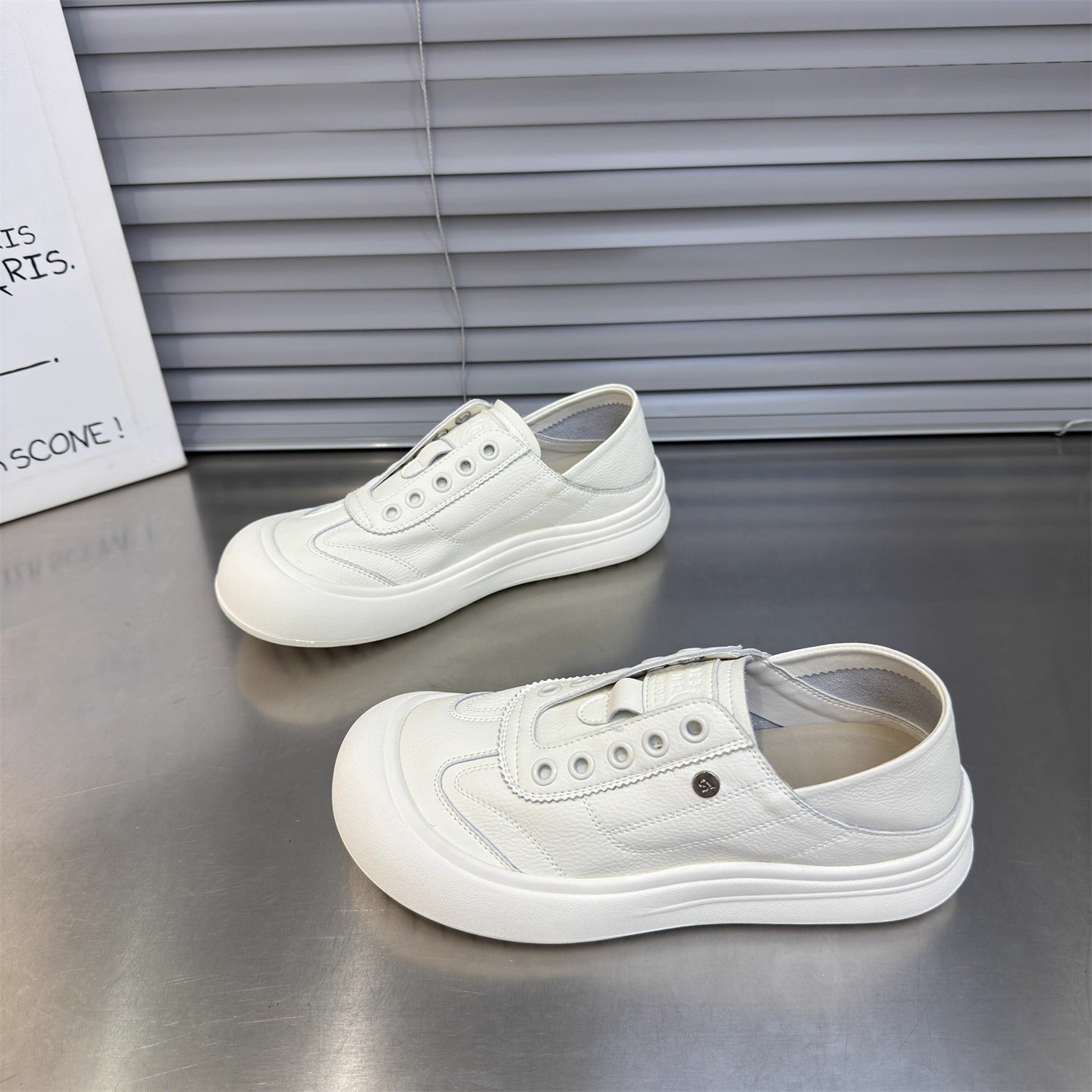 Damen Slipper mit praktischem Klettverschluss und modernem Design R&B