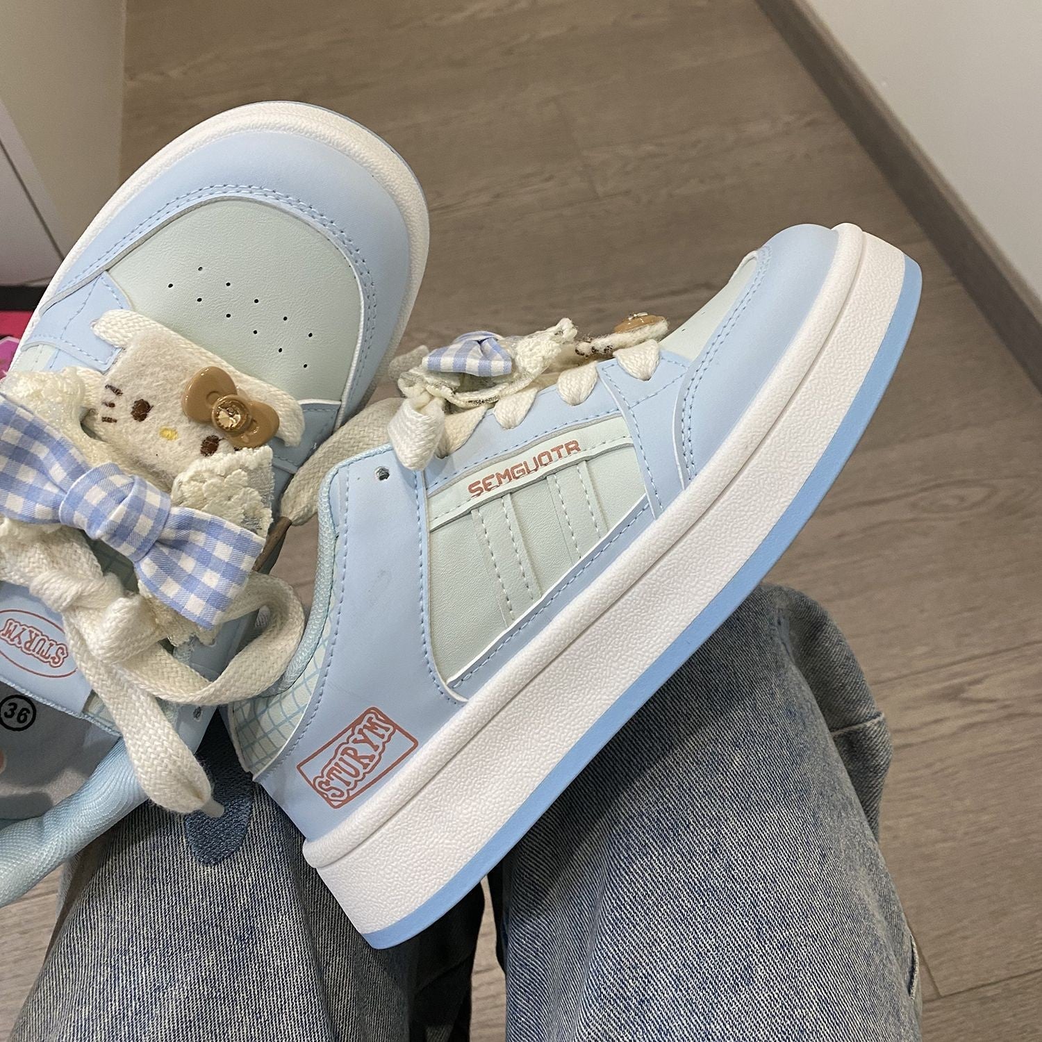 Damen Modische Sneakers mit verspieltem Tiermotiv und bunten Applikationen