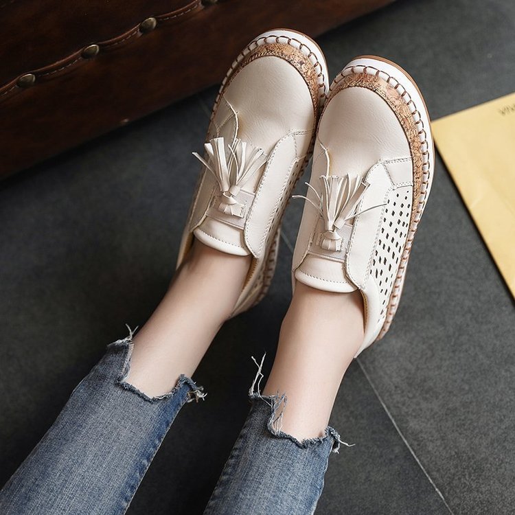 Damen Slip-On Sneakers mit perforierter Oberflächenstruktur und dekorativen Fransen R&B