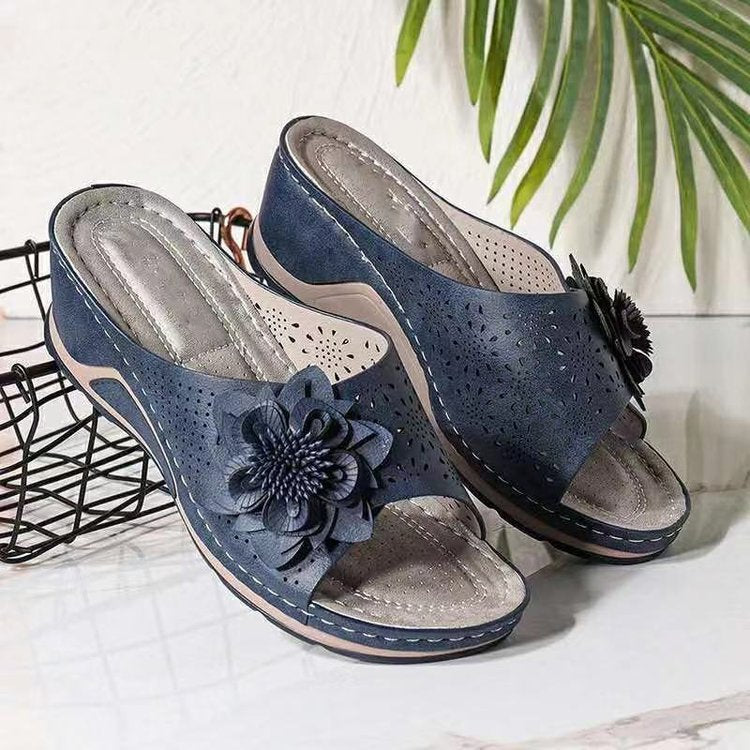 Damen Komfortable Wedge-Pantoletten mit floralem Detail R&B