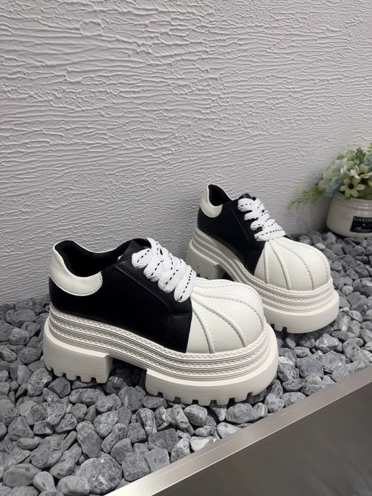 Damen Chunky Sneaker mit robustem Profil und stylischer Nahtdetails R&B