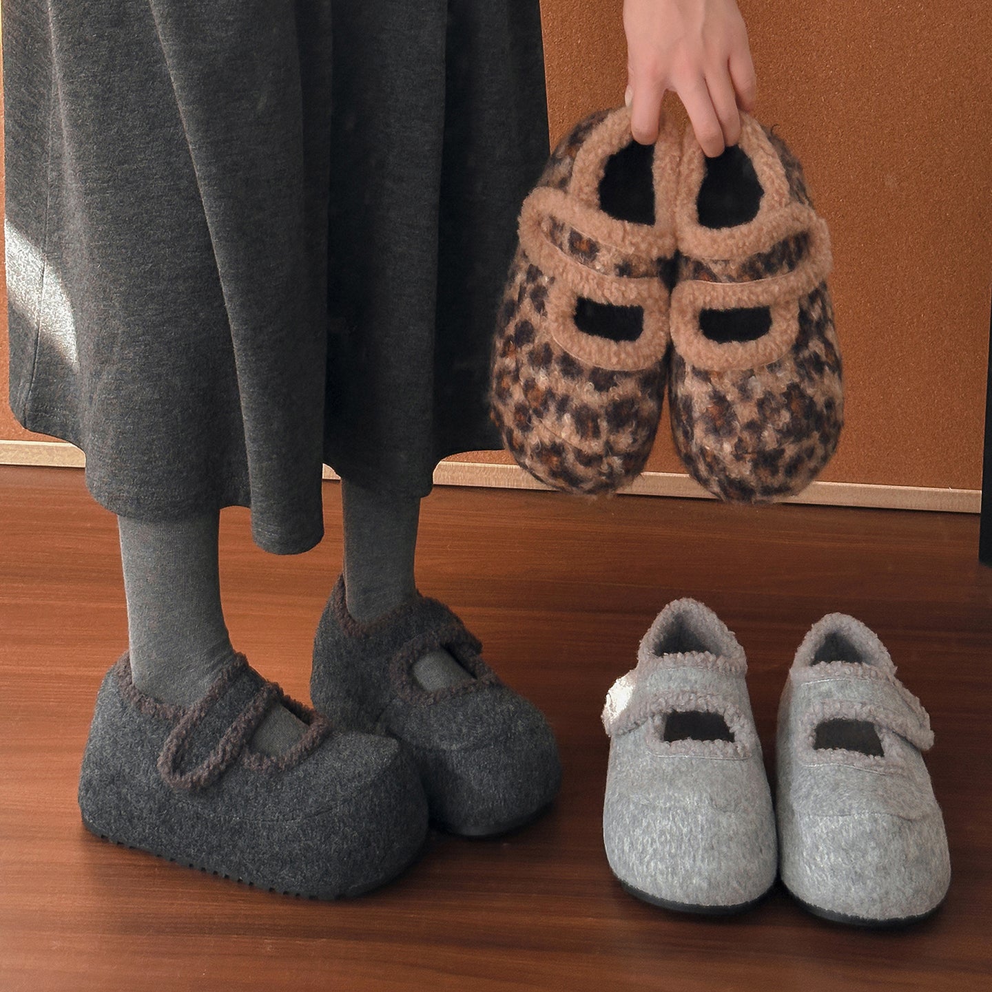 Damen Fleece Hausschuhe mit rutschfester Sohle und gemütlichem Innenfutter R&B