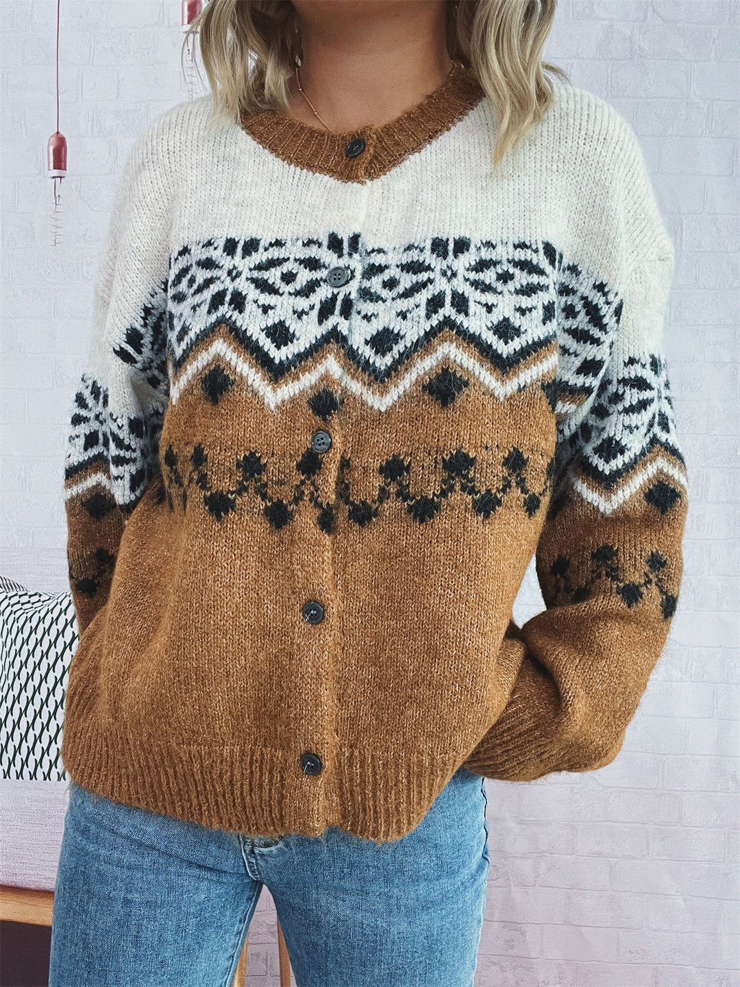 Damen kuschelige Strickjacke mit großem Muster und hochwertiger Verarbeitung R&B