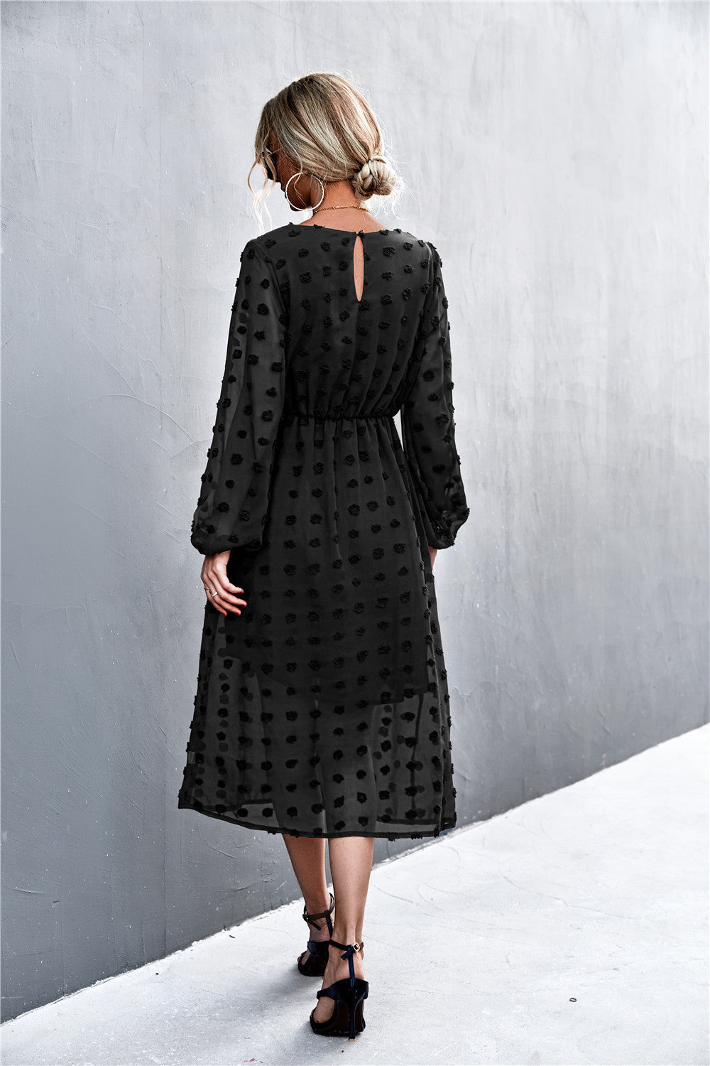 Damen Chiffonkleid mit elegantem Strukturmuster und modischem Gürtel R&B