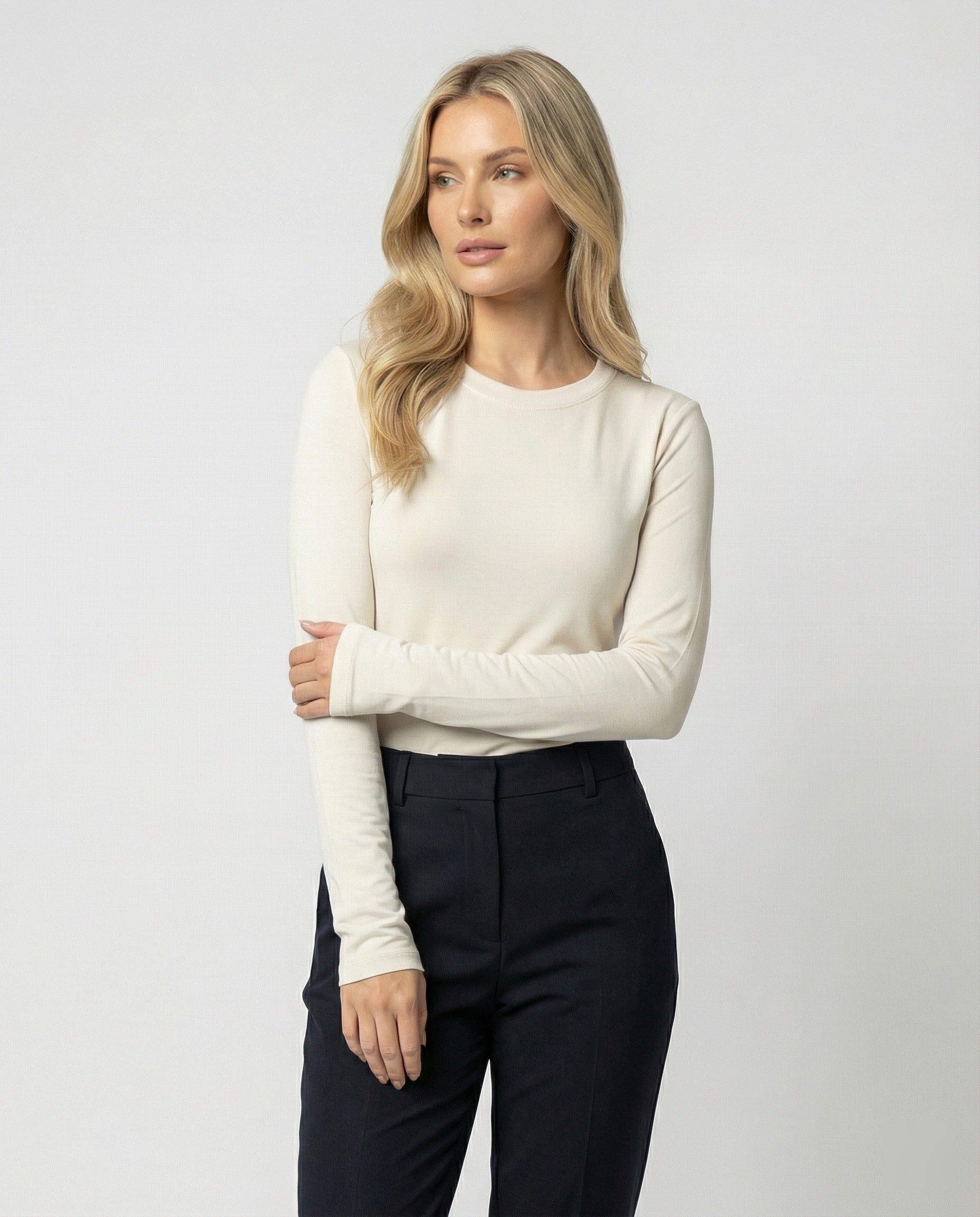 Enganliegendes Damen Langarmshirt Weiß – Dünnes Basic Oberteil für Style