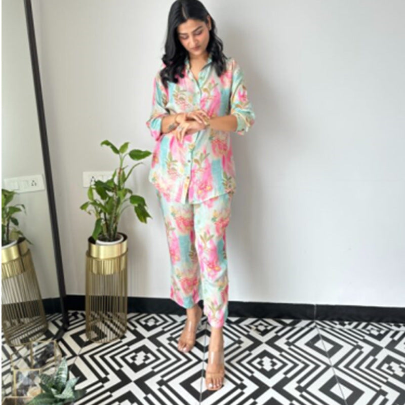 Damen luxuriöses Pyjama-Set mit floralem Design und knöpfbarem Oberteil R&B